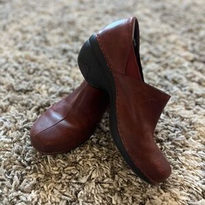 Patagonia Women's Rich Brown Leather Mules